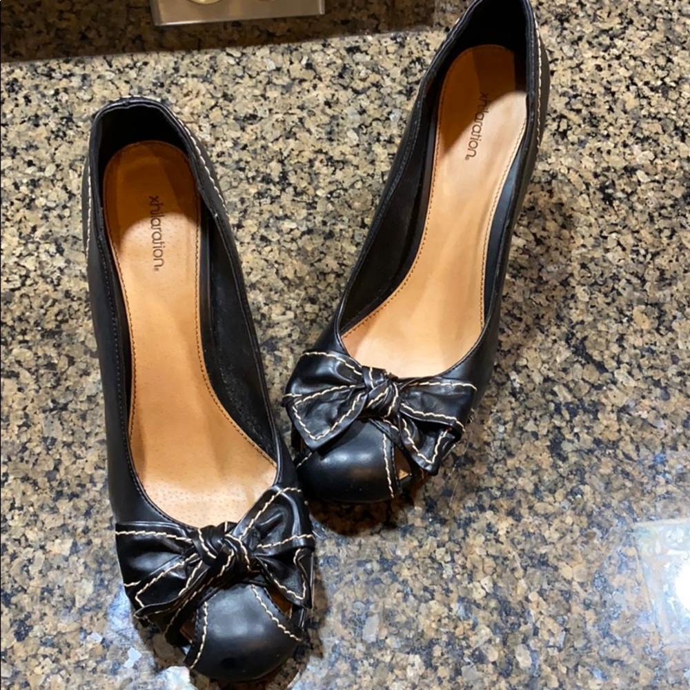 Black heals with tan like stitching